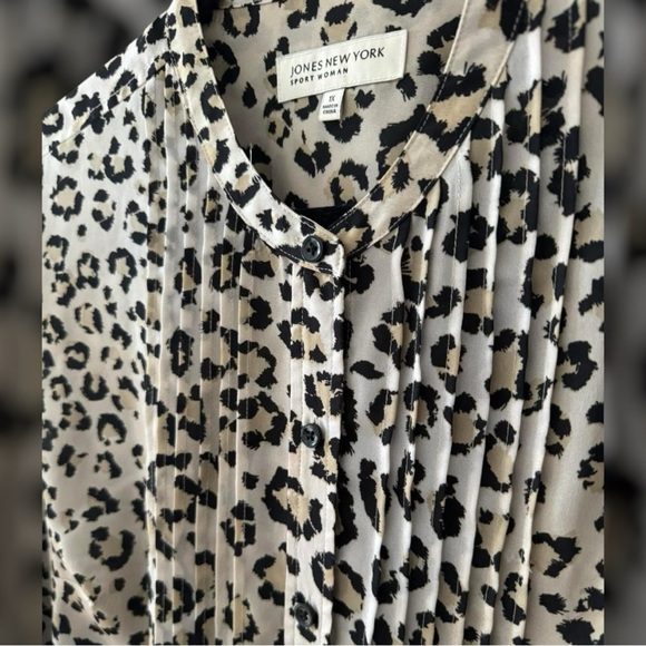 Plus size Leopard print blouse 🐆🖤 - Picture 3 of 3